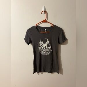 Gray Ideal T-Shirt by Next Level Fredrick Farms Goat Rescue Size Medium